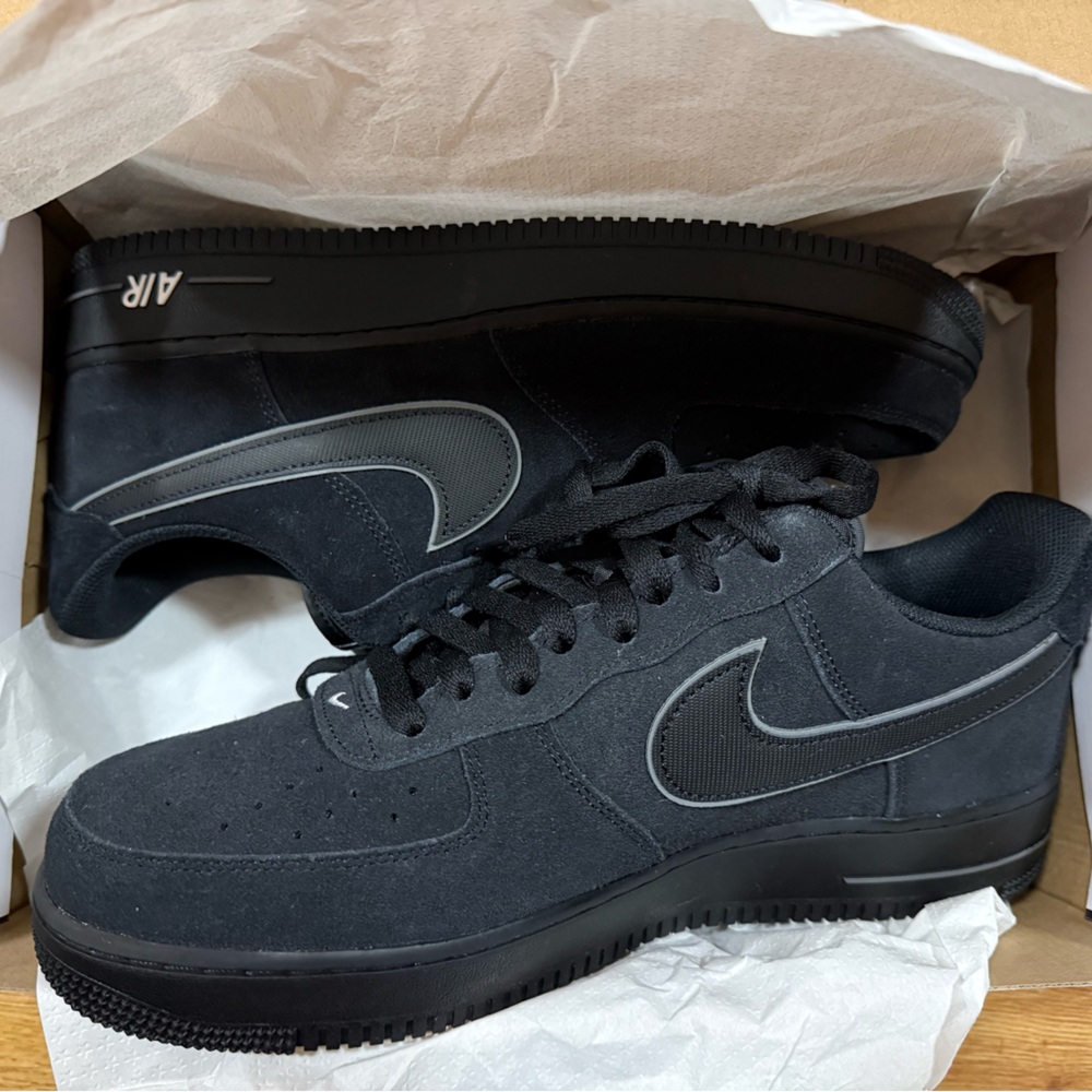 Nike Air Force 1 LX Black / Iron
Grey